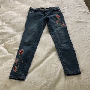 ashley mason embroidered medium wash skinny jeans